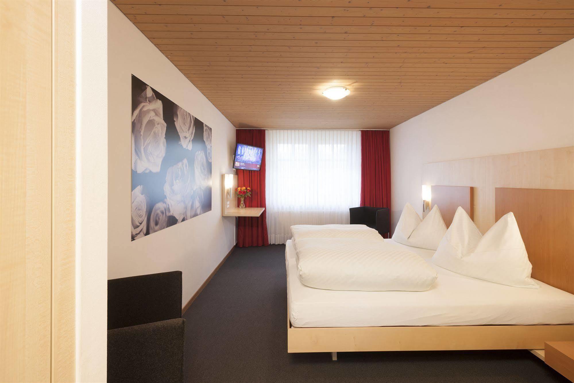 Hotel Landgasthof Hirschen Ramsen Exterior foto
