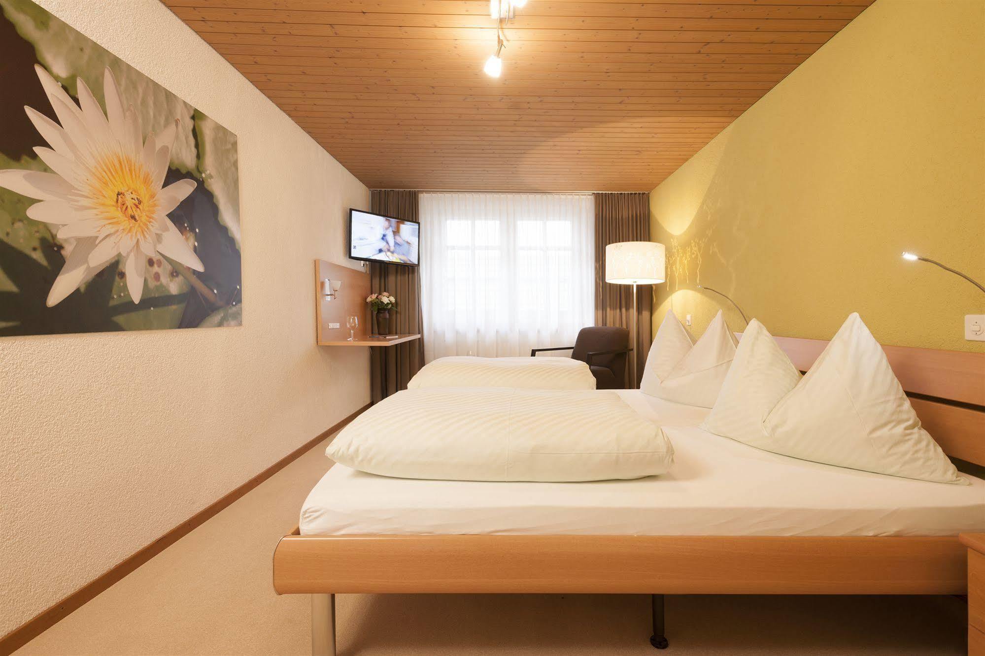 Hotel Landgasthof Hirschen Ramsen Exterior foto